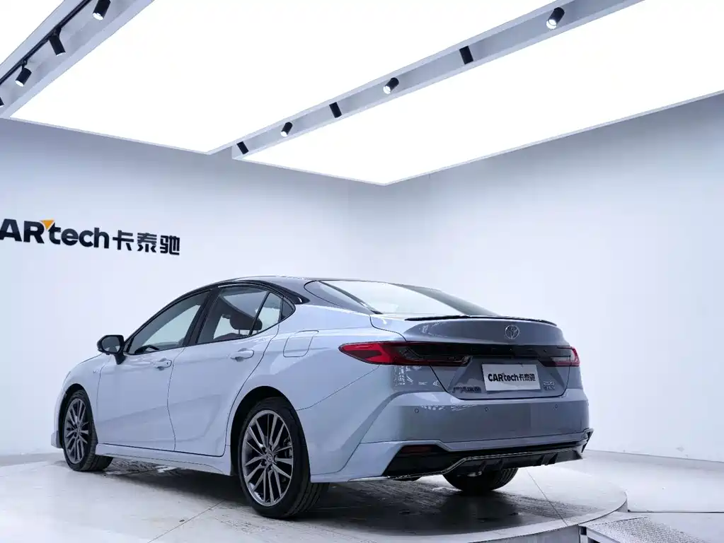 Toyota Camry 2024 — фото 11