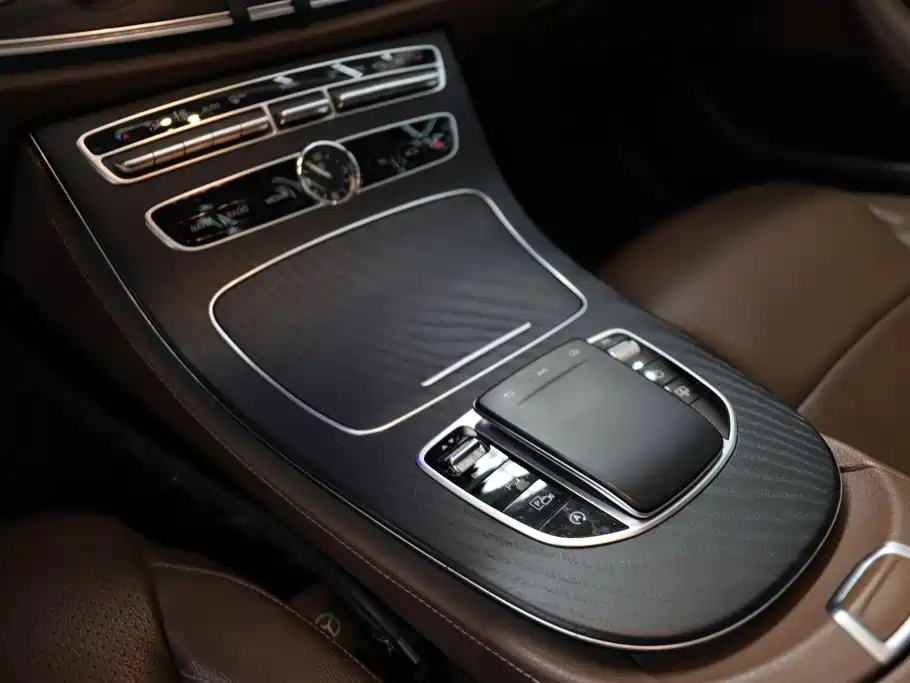 Mercedes-Benz E-Class 2020 — фото 13