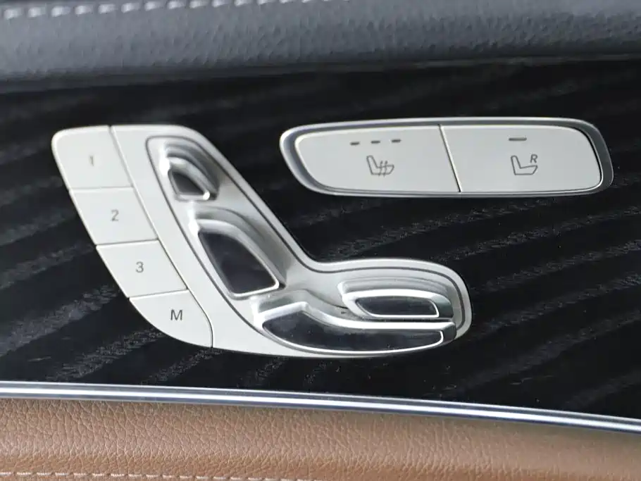 Mercedes-Benz E-Class 2020 — фото 16