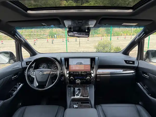 Toyota Alphard 2023