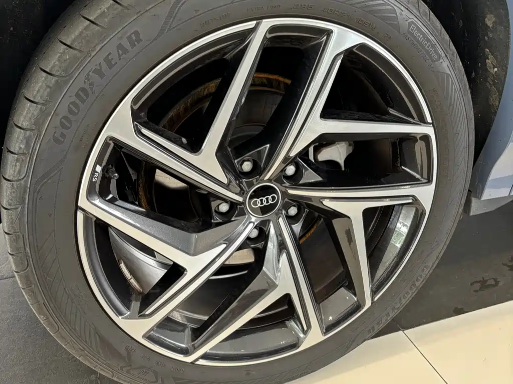 Audi Q6L Sportback E-Tron 2025 — фото 12