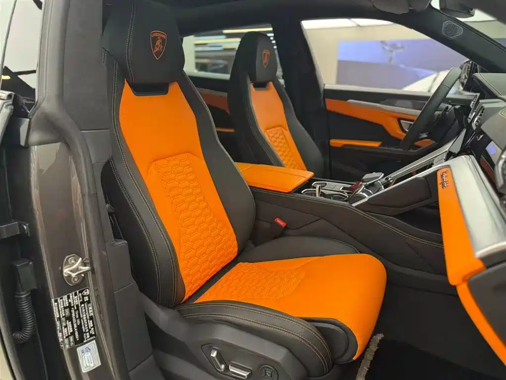 Lamborghini Urus 2022 — фото 11