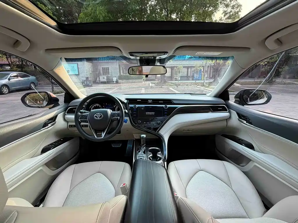 Toyota Camry 2019