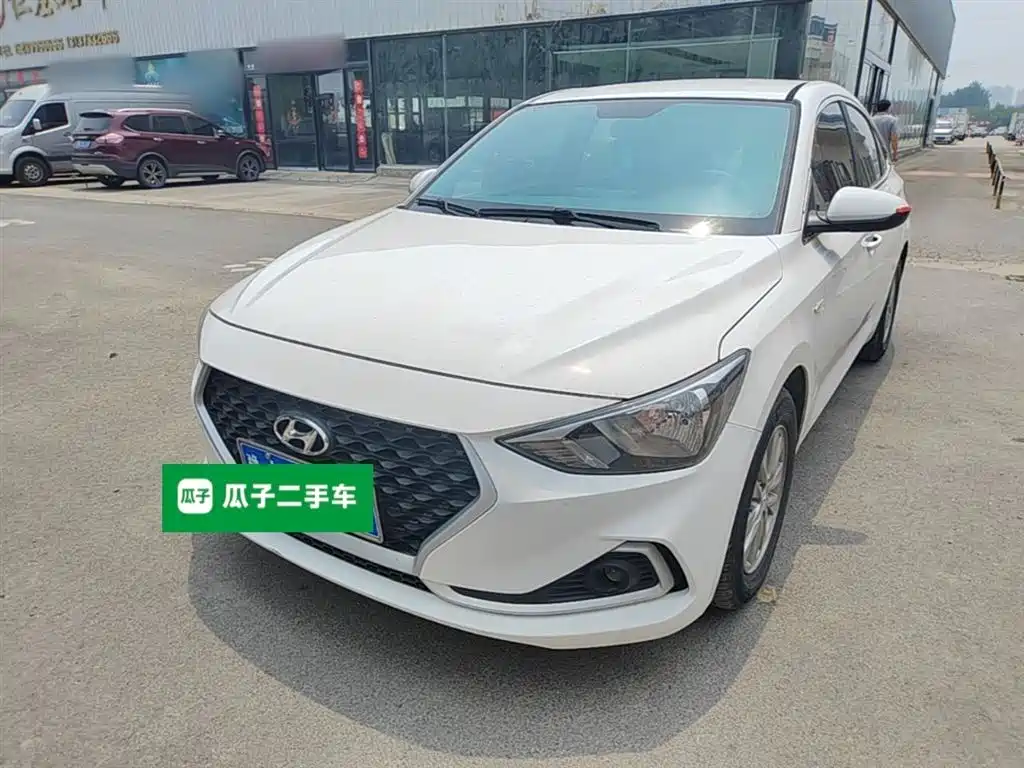 Hyundai Elantra 2019 — фото 1