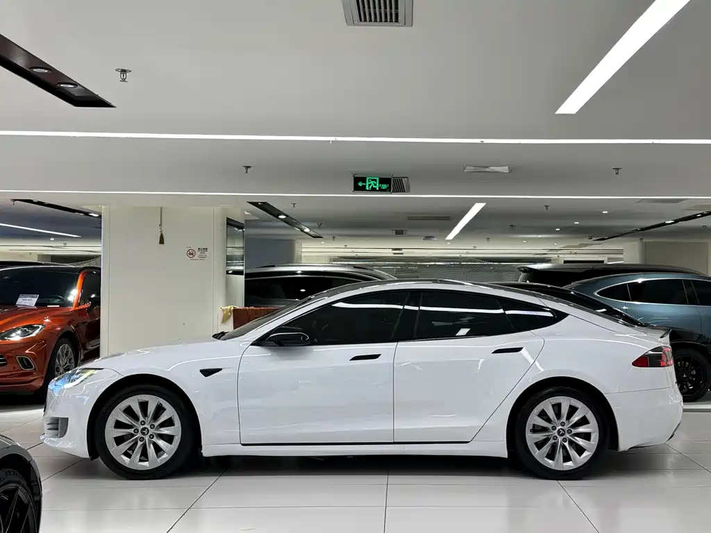 Tesla Model S 2017 — фото 5