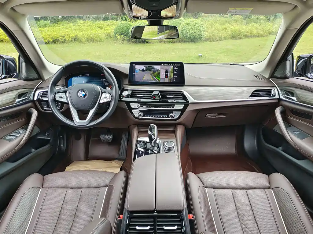 BMW 5 Series 2022 — фото 10