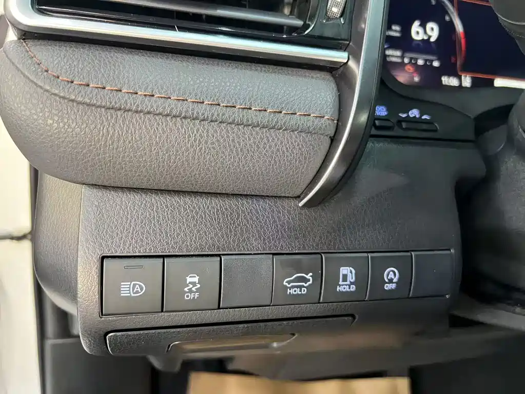 Toyota Camry 2023 — фото 13