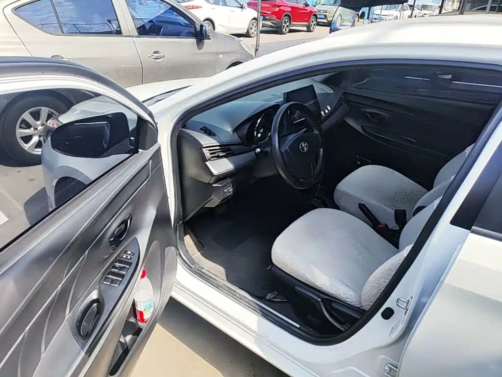 Toyota Yaris L 2019 — фото 16