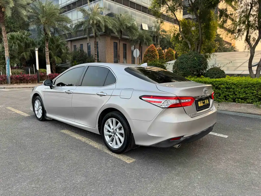 Toyota Camry 2023 — фото 14