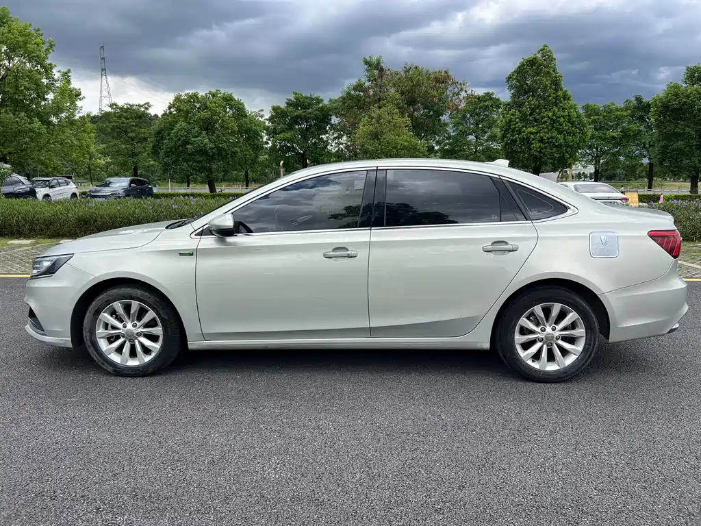 Roewe i6 New Energy 2019 — фото 6