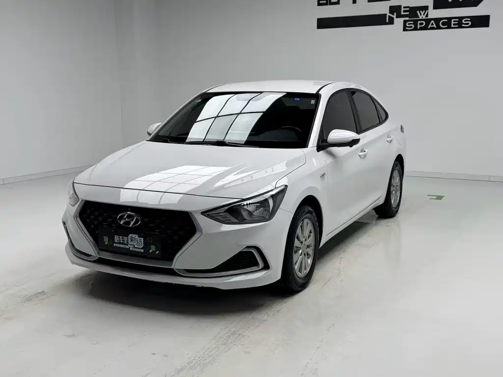 Hyundai Elantra 2020 — фото 1
