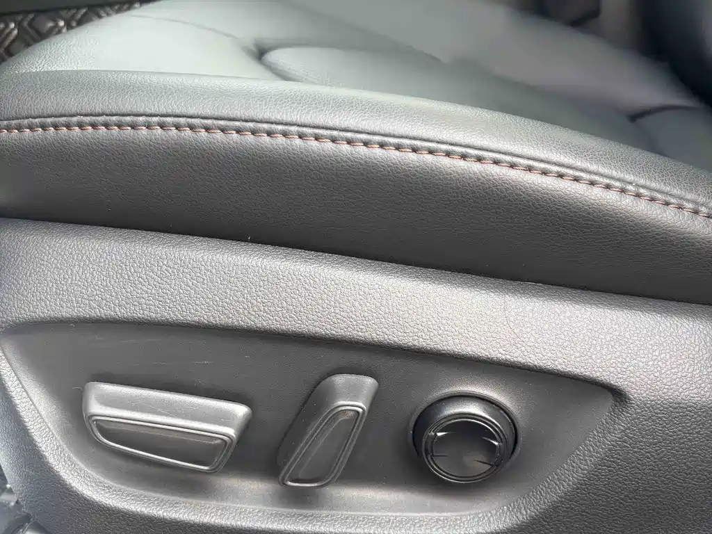 Toyota Camry 2023 — фото 6