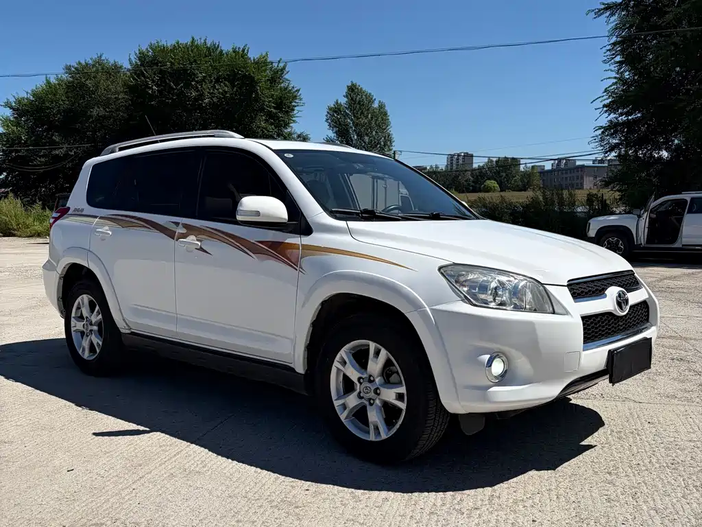 Toyota RAV4 2013 — фото 3