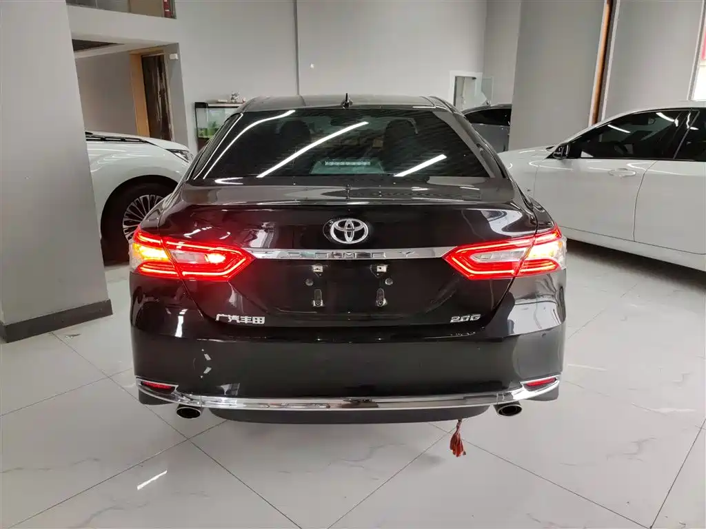 Toyota Camry 2023 — фото 4