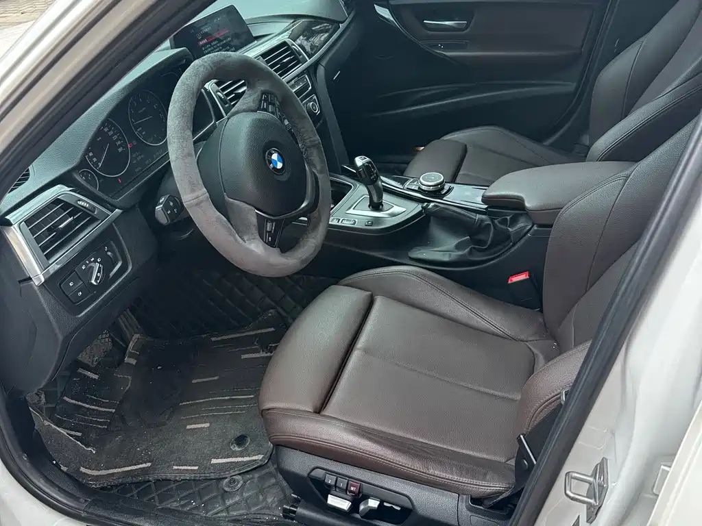 BMW 3 Series 2018 — фото 9