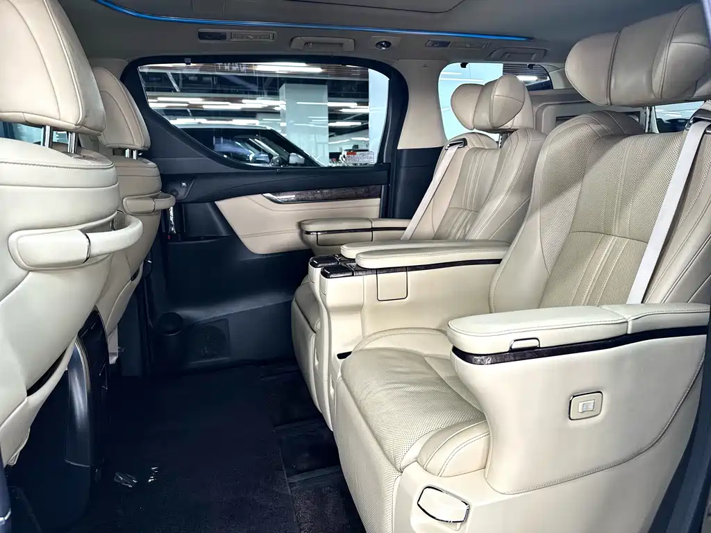 Toyota Alphard 2019 — фото 8