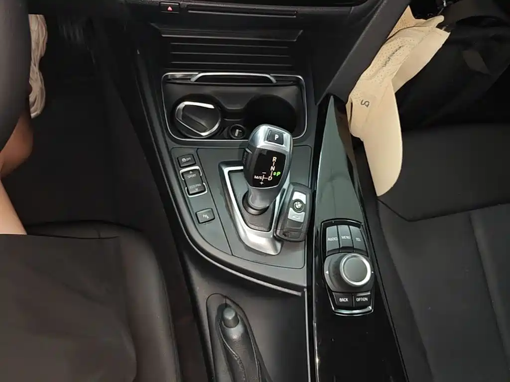 BMW 3 Series 2016 — фото 14