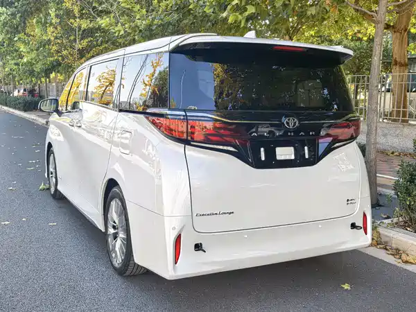Toyota Alphard 2025