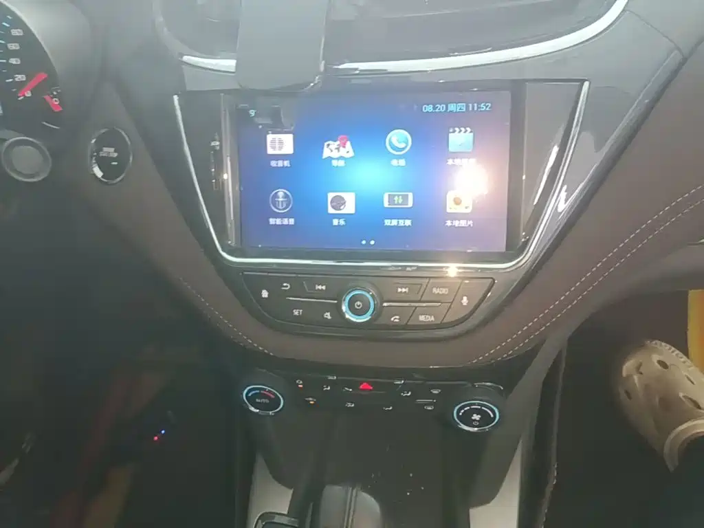 Chevrolet Malibu 2018 — фото 13