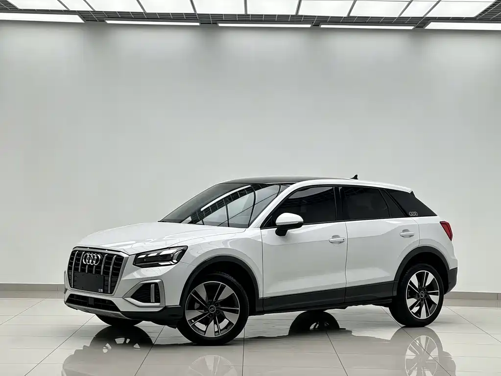 Audi Q2L 2022 — фото 1