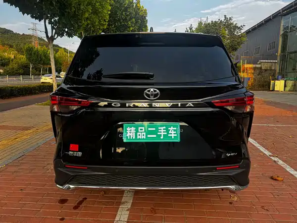 Toyota Granvia 2024