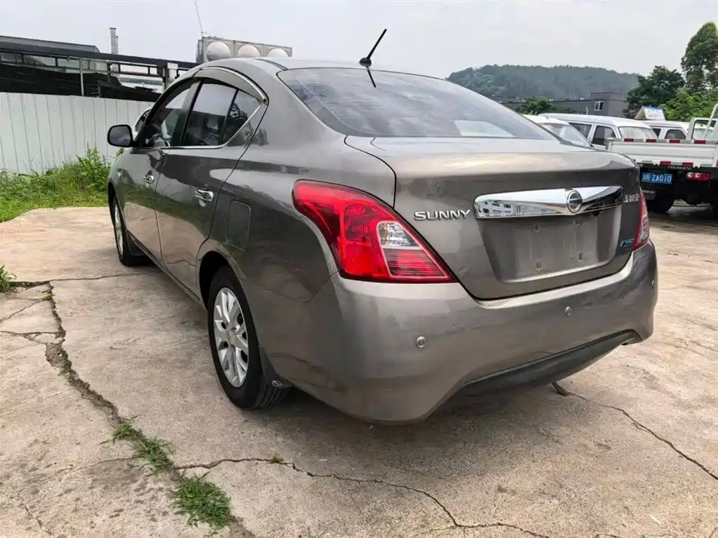 Nissan Sunny 2015