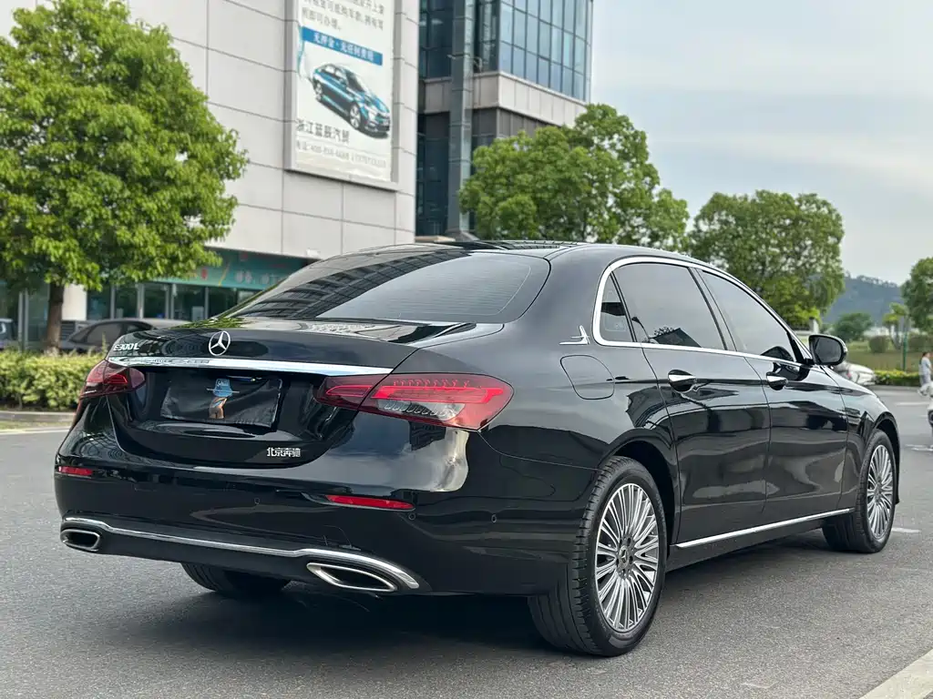 Mercedes-Benz E-Class 2023 — фото 13