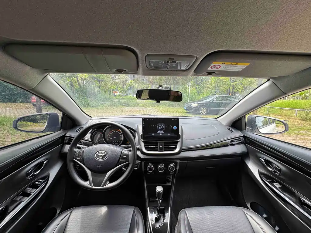 Toyota Yaris L 2022 — фото 12