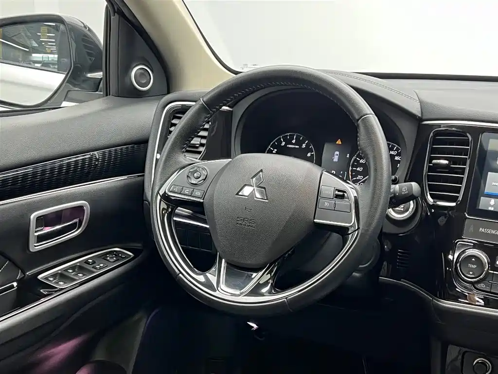Mitsubishi Outlander 2021 — фото 19