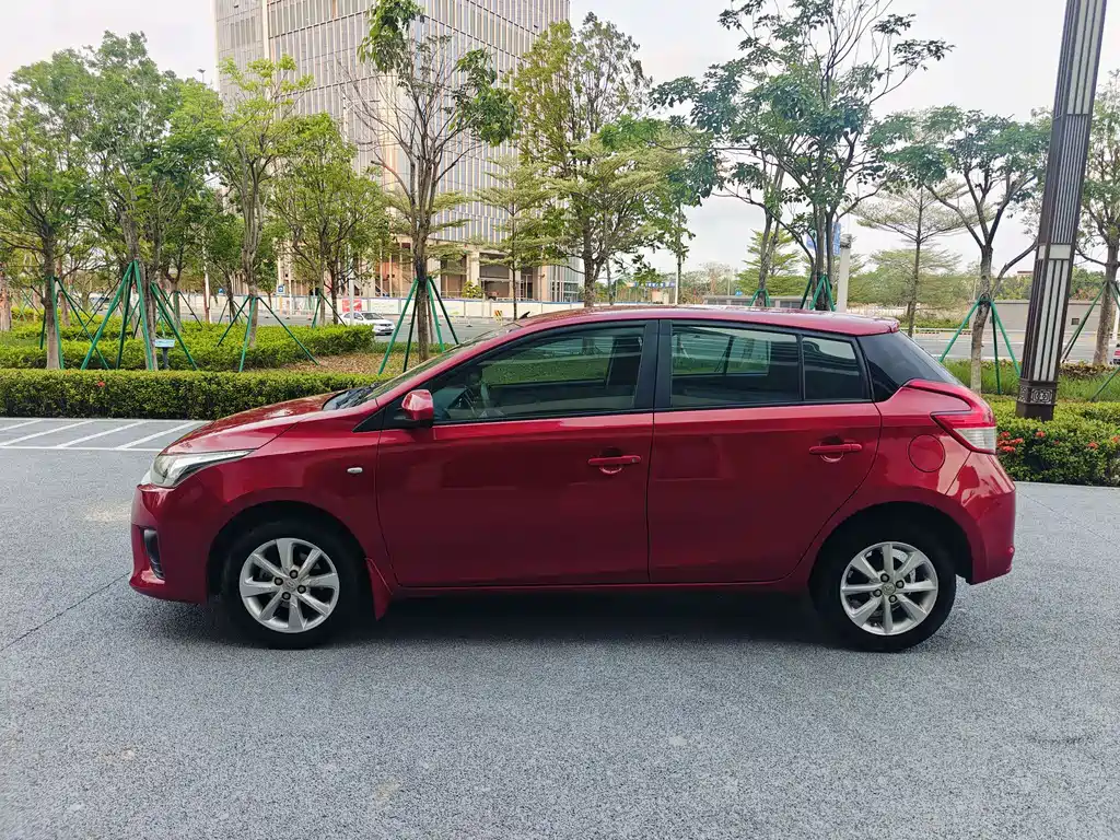 Toyota Yaris L 2014 — фото 4