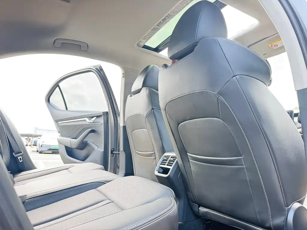 Skoda Octavia 2022 — фото 13