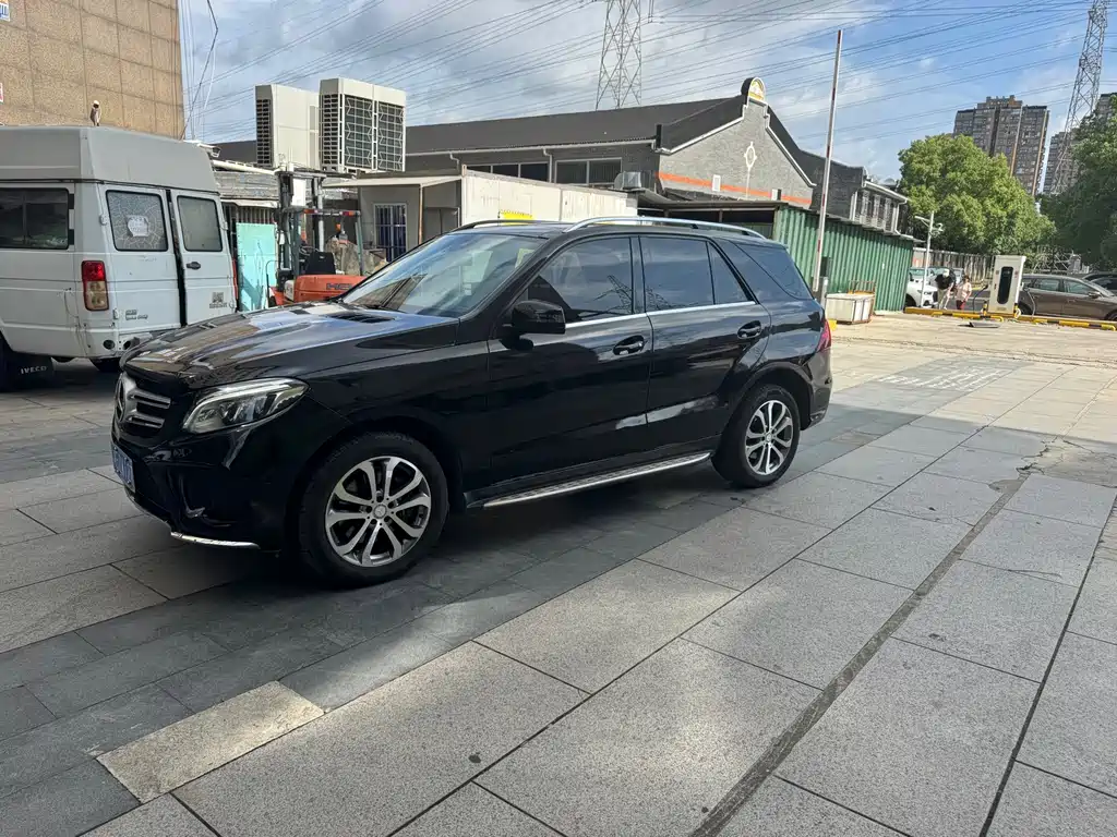 Mercedes-Benz GLE 2016