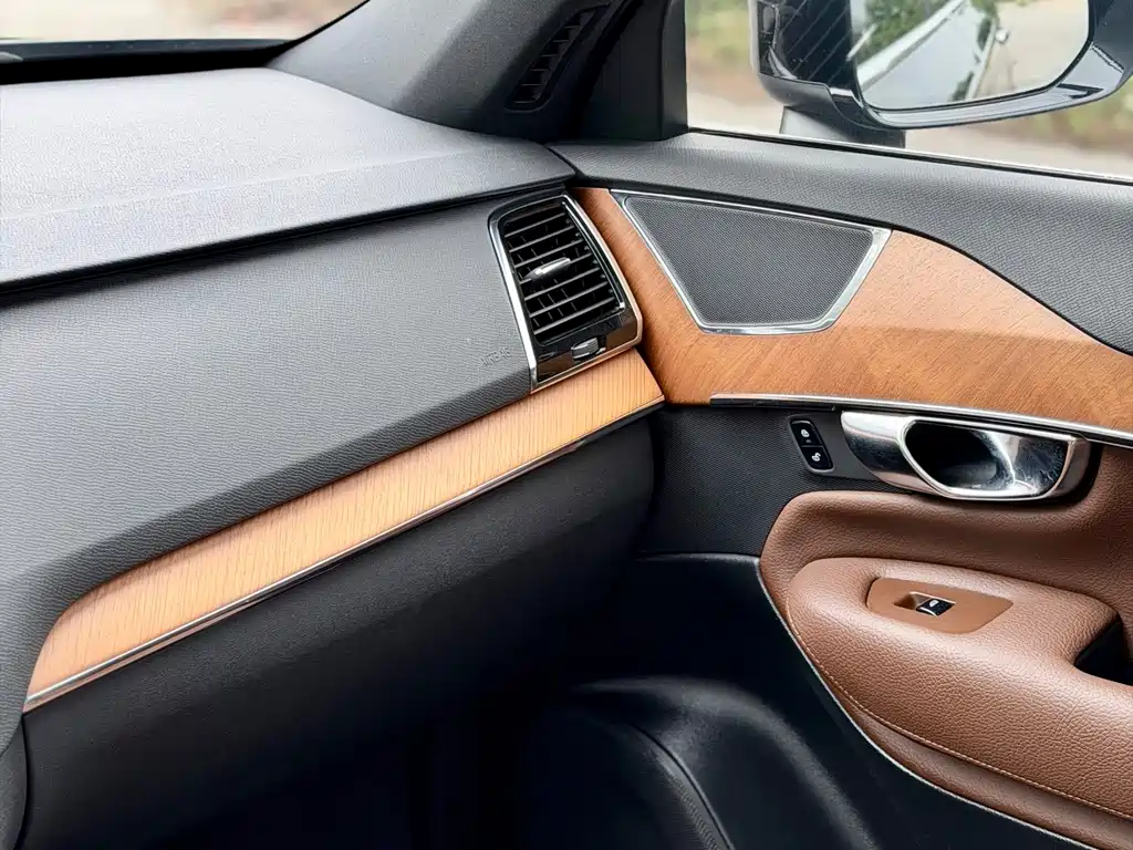 Volvo XC90 2022 — фото 19