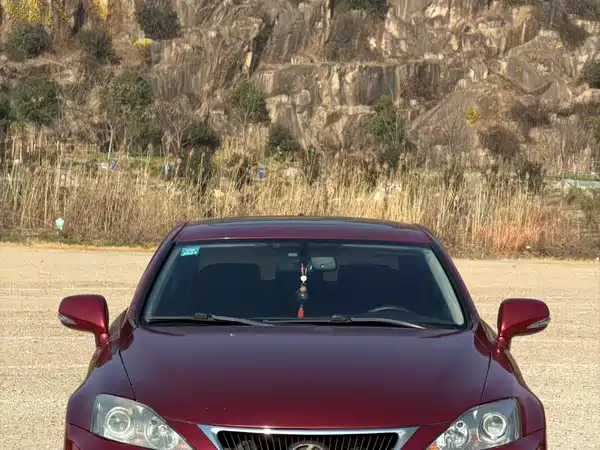 Lexus IS 2011