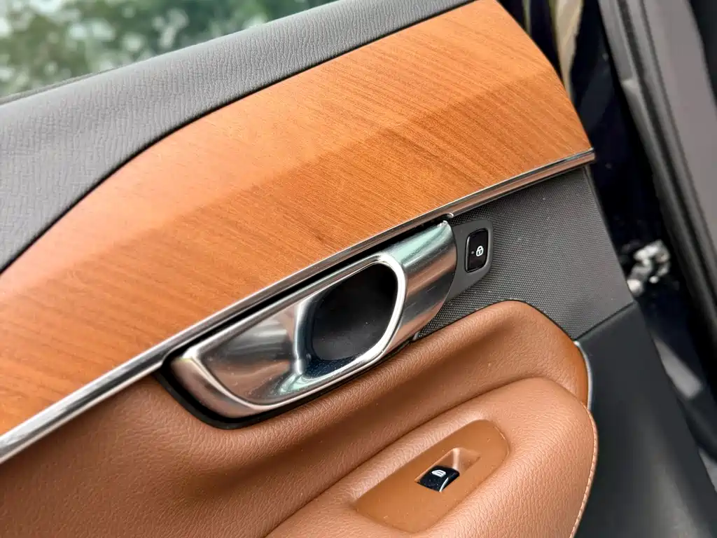 Volvo XC90 2022 — фото 25