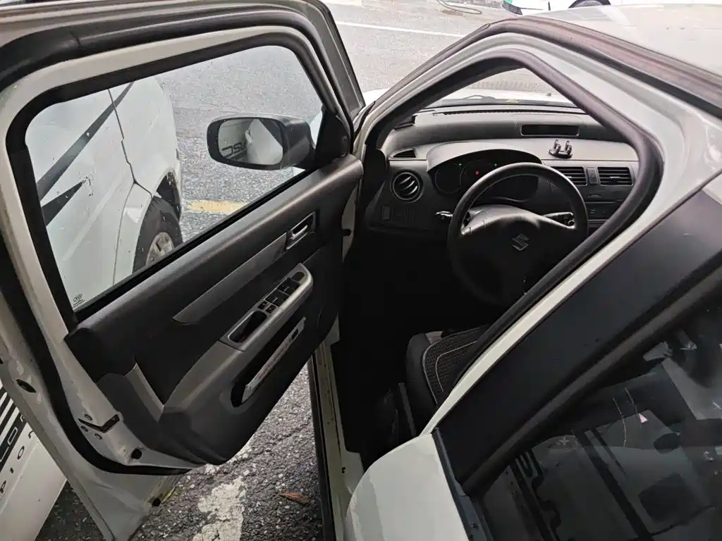 Suzuki Swift 2014 — фото 17