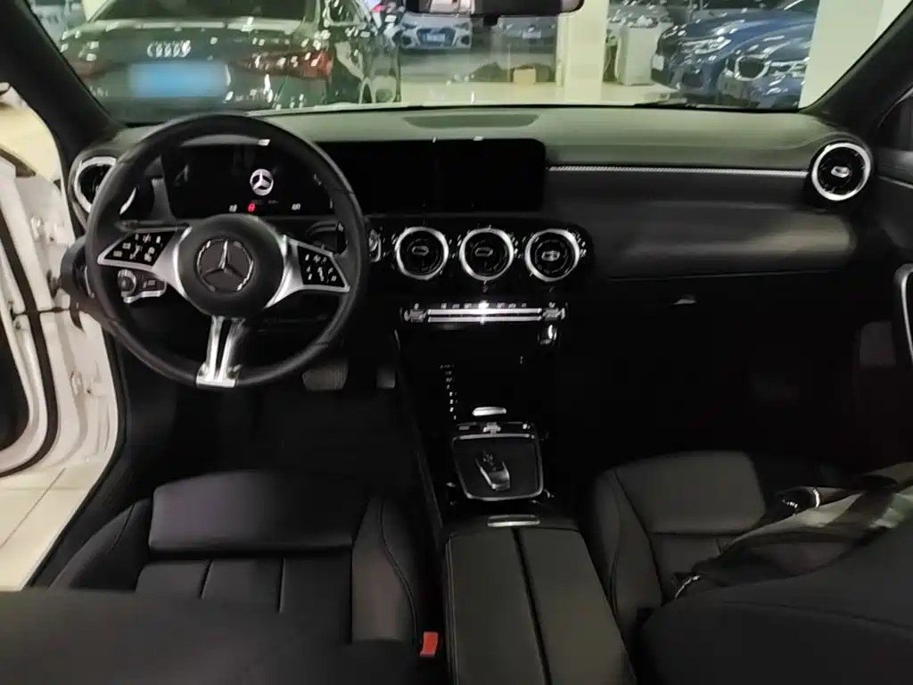 Mercedes-Benz A-Class 2024 — фото 10