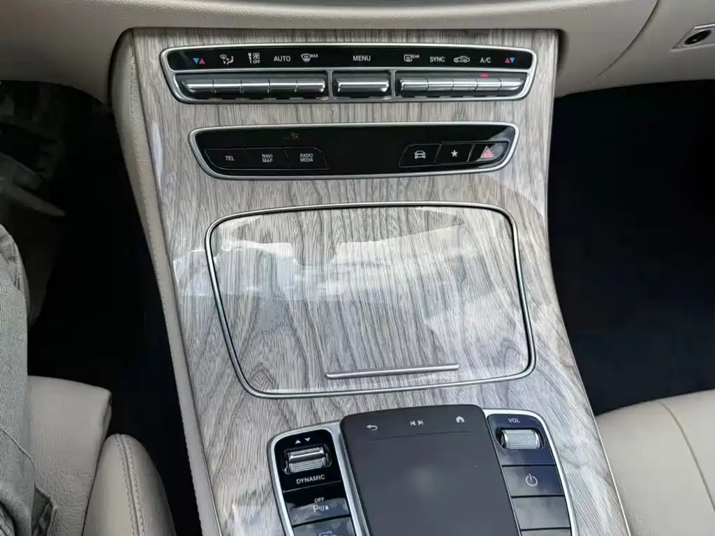 Mercedes-Benz E-Class 2022 — фото 12