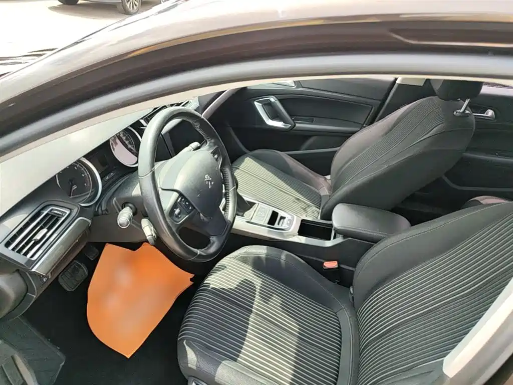 Peugeot 408 2017 — фото 16
