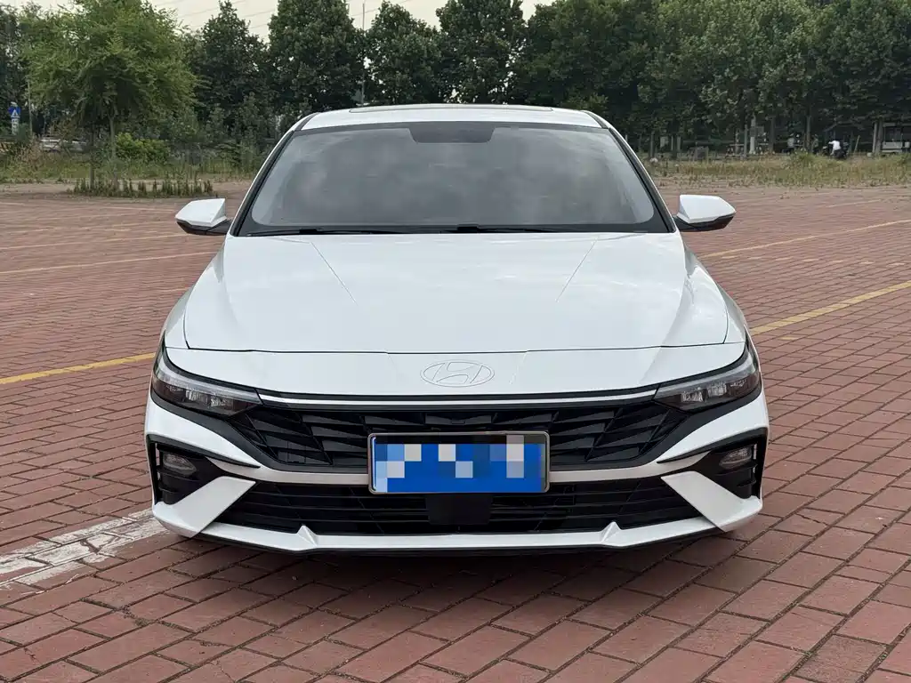 Hyundai Elantra 2025