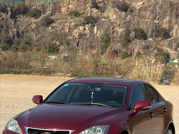Lexus IS 2011