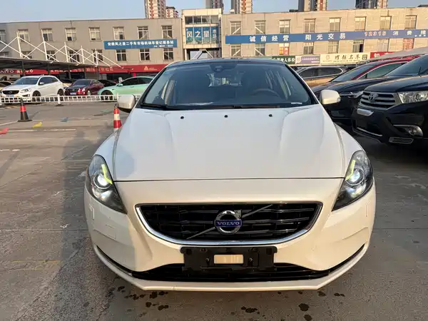 Volvo V40 2015