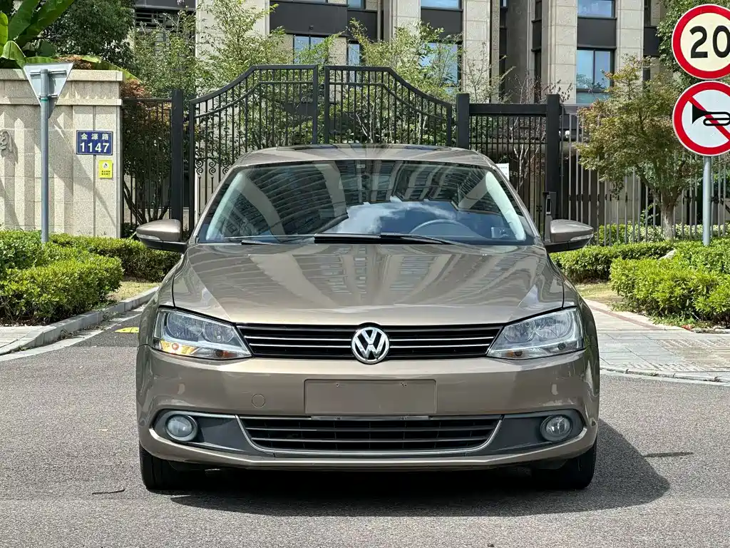 Volkswagen Sagitar 2013