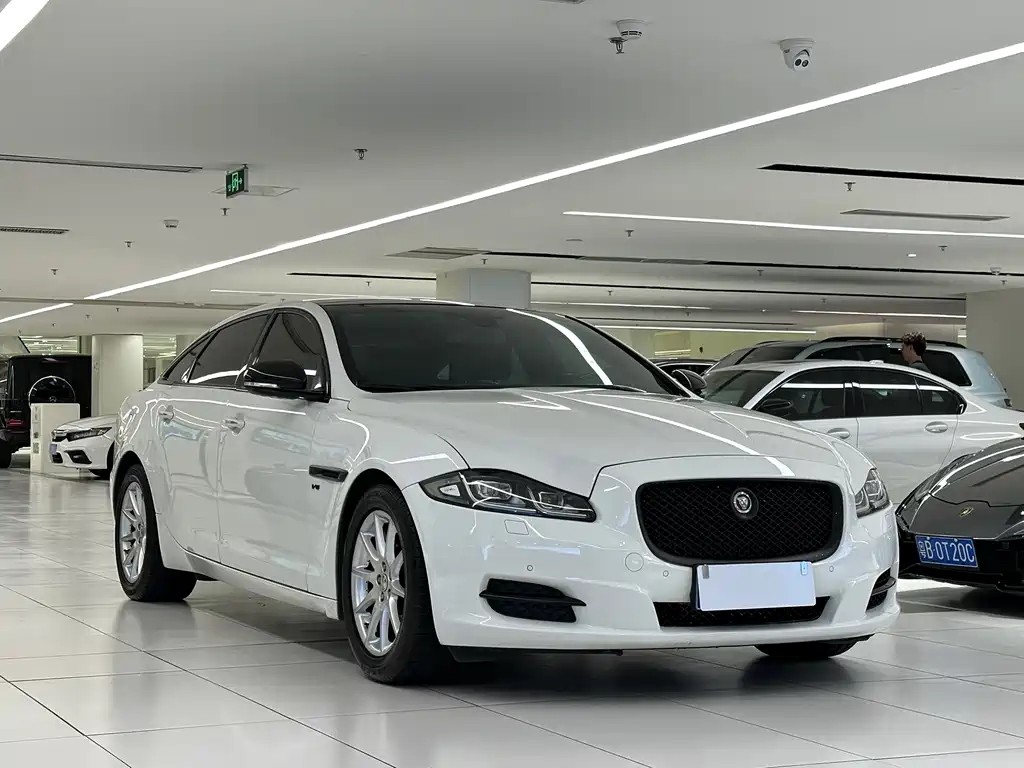 Jaguar XJ 2016 — фото 3