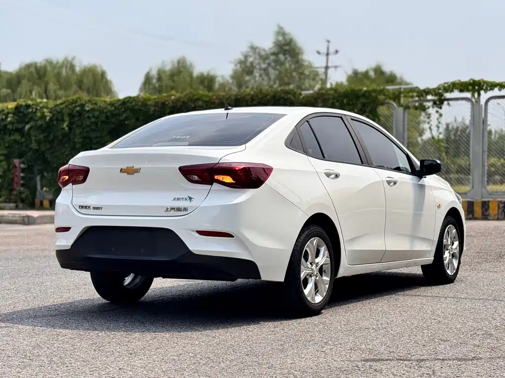Chevrolet Cavalier 2019 — фото 20