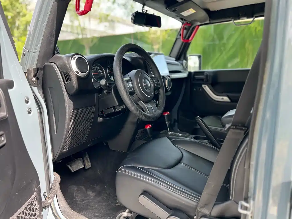 Jeep Wrangler 2016 — фото 10