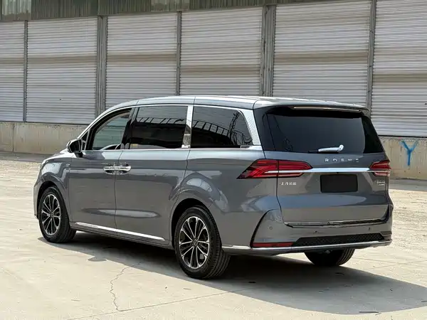 Roewe iMAX8 2022