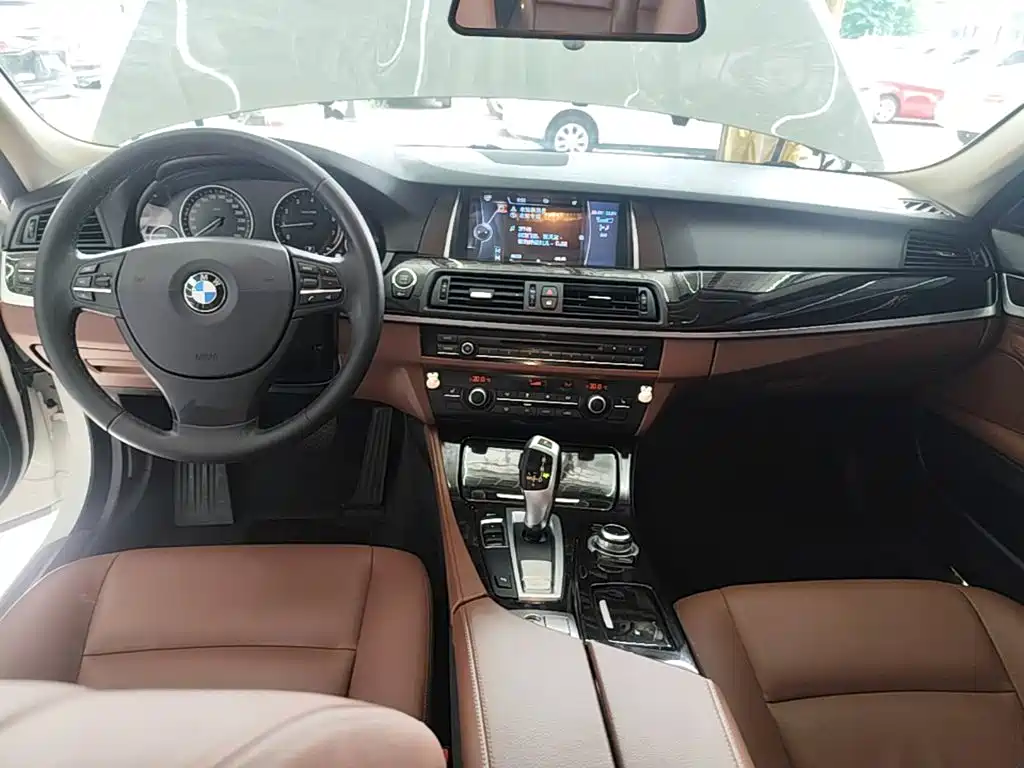 BMW 5 Series 2014 — фото 13