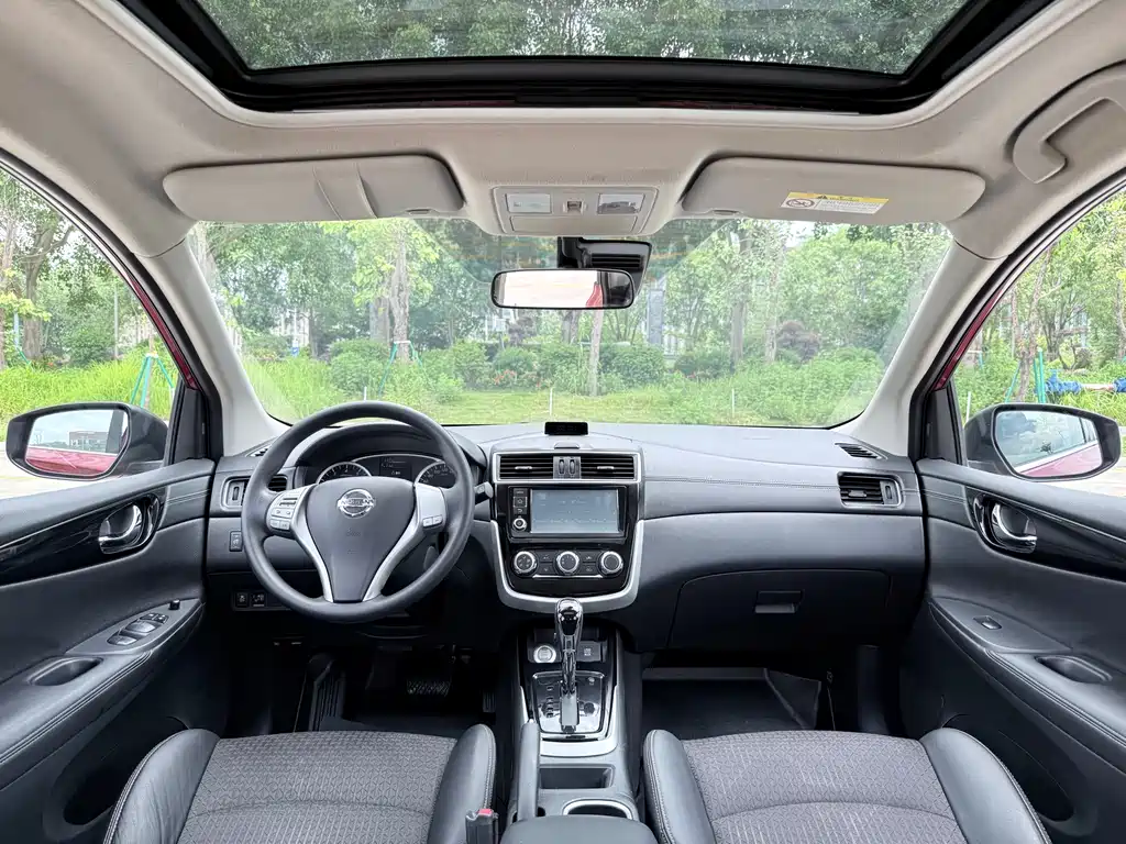 Nissan Tiida 2016 — фото 10