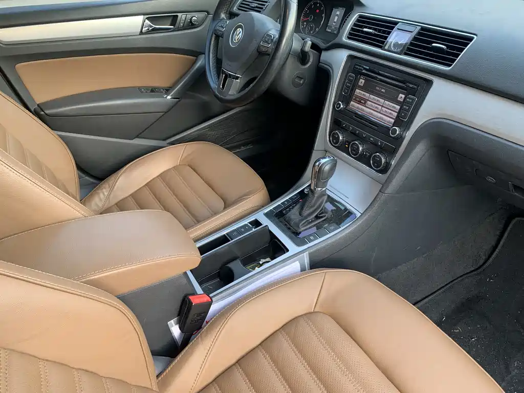 Volkswagen Passat 2015 — фото 10